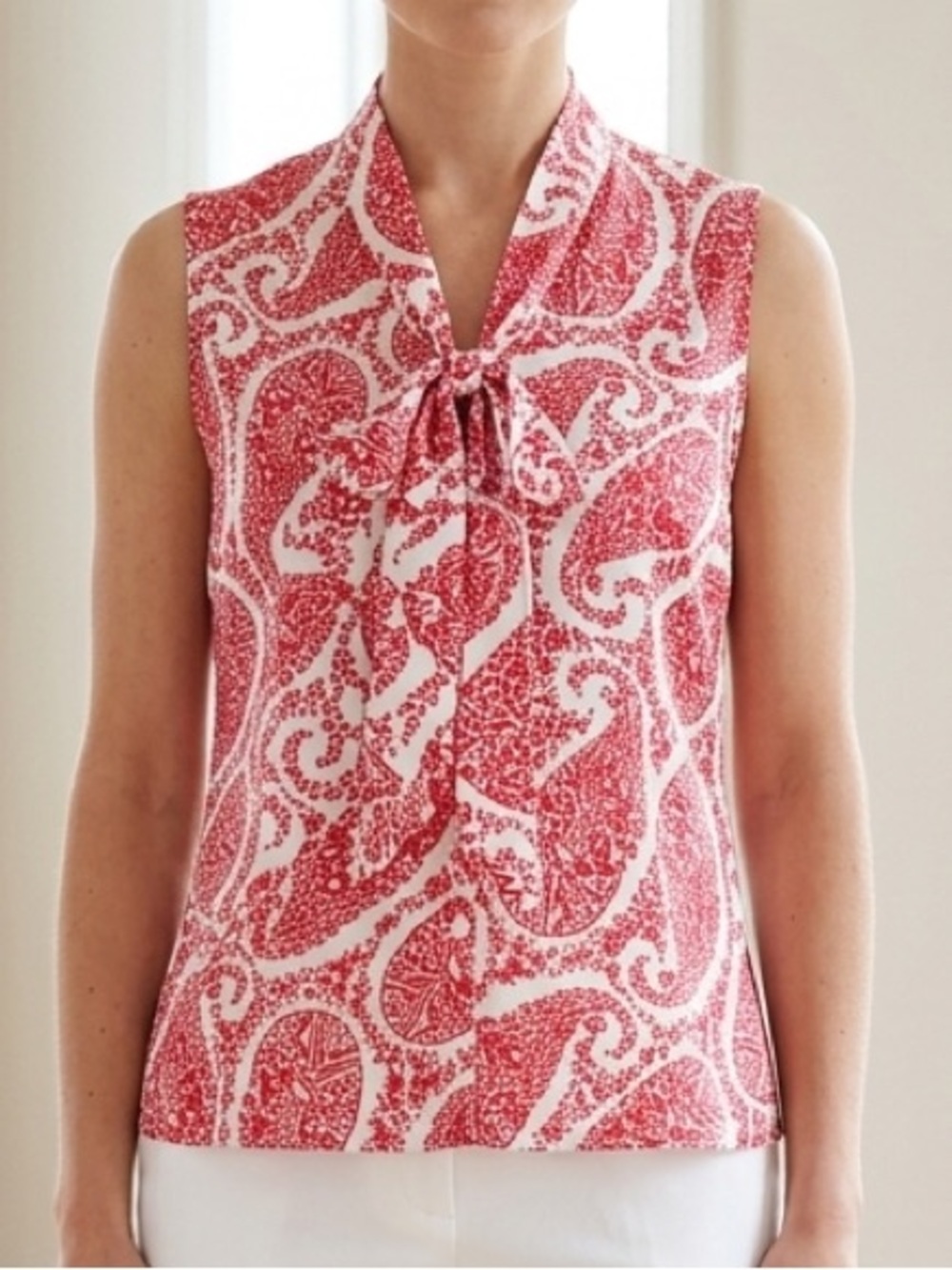 Tahari Arthur S. Levine Red Paisley Tie Neck Sleeveless Blouse Shell Petite PM